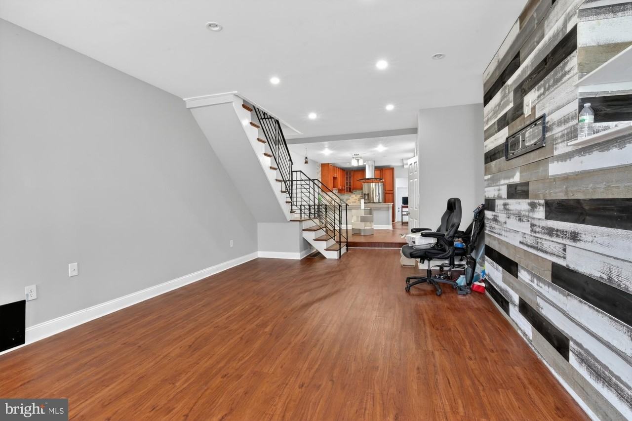 2319 E Somerset St - Photo 3 of 29