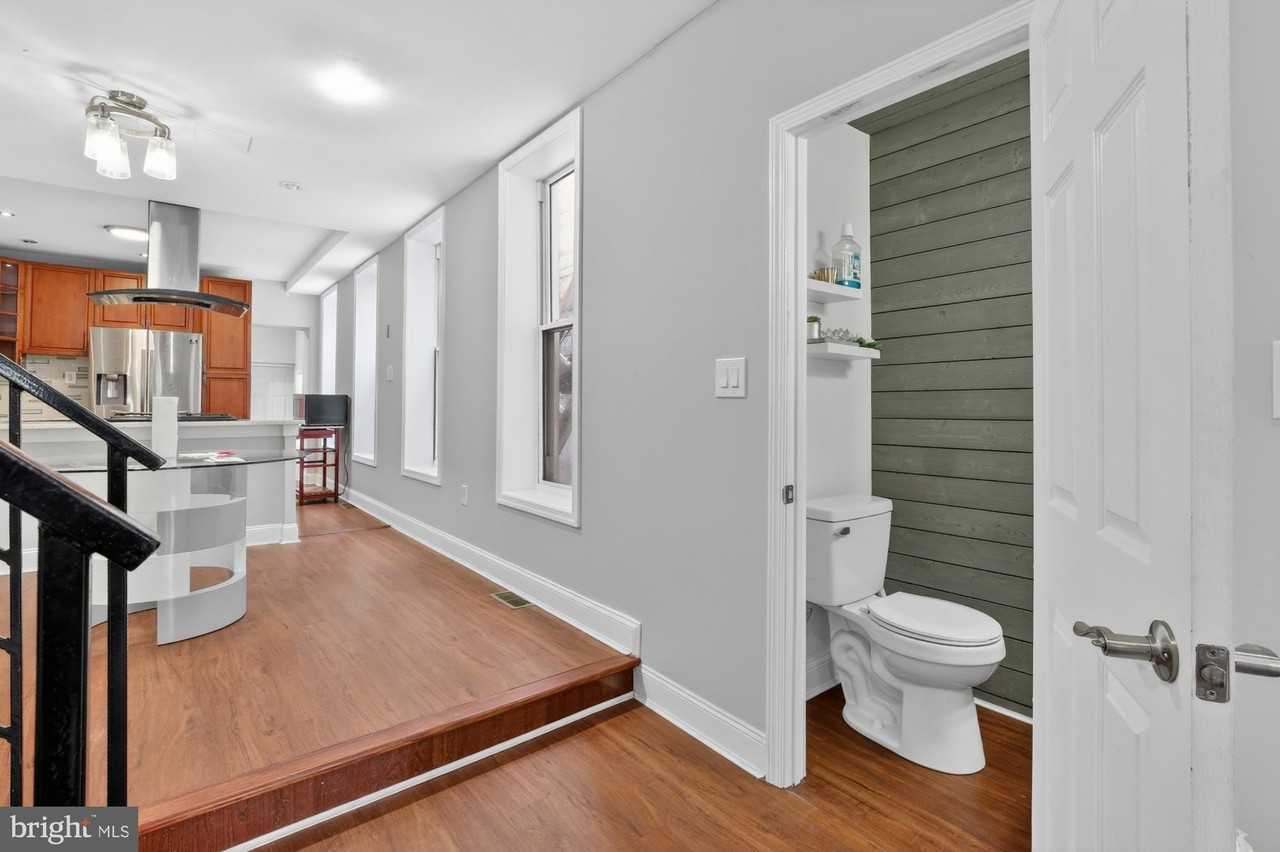 2319 E Somerset St - Photo 5 of 29