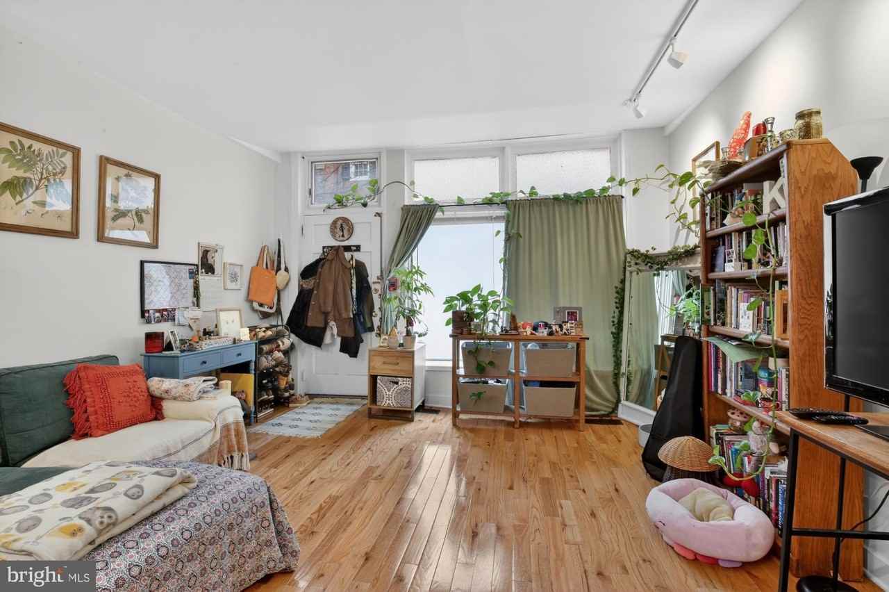 258 S 9th St #1F - Photo 3 of 14