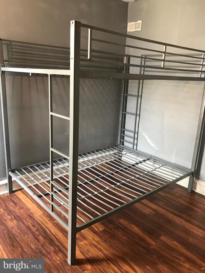 5240 Sylvester St - Photo 4 of 5