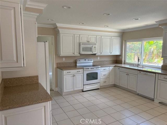 24731 Vía Princesa - Photo 4 of 8