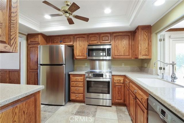 22892 Plainview Cir - Photo 3 of 8