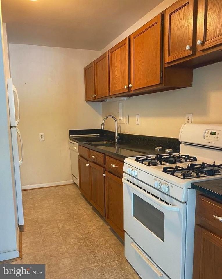 5565 Columbia Pike #310 - Photo 5 of 9