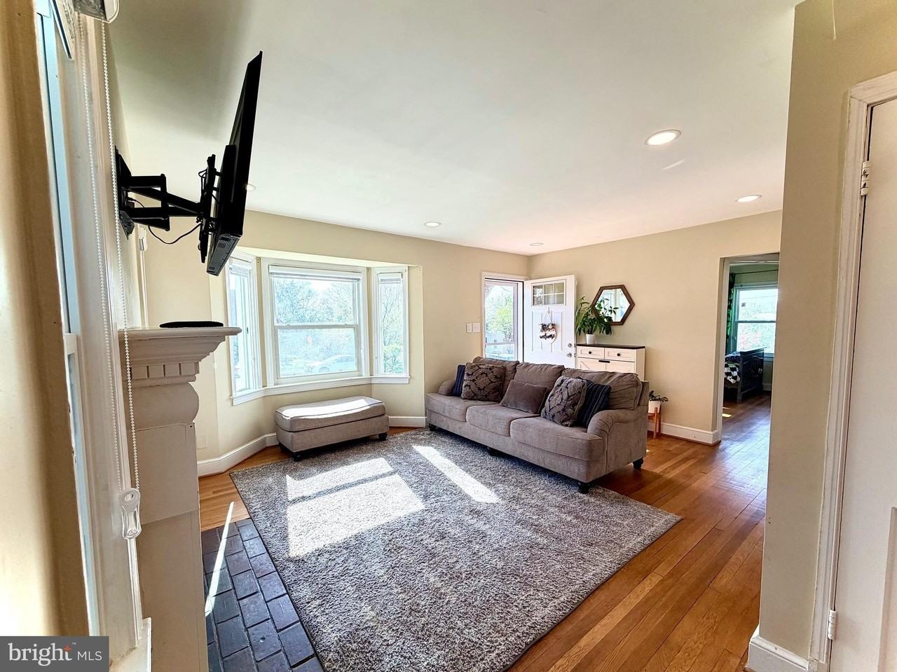 2916 Meadow Ln - Photo 3 of 31