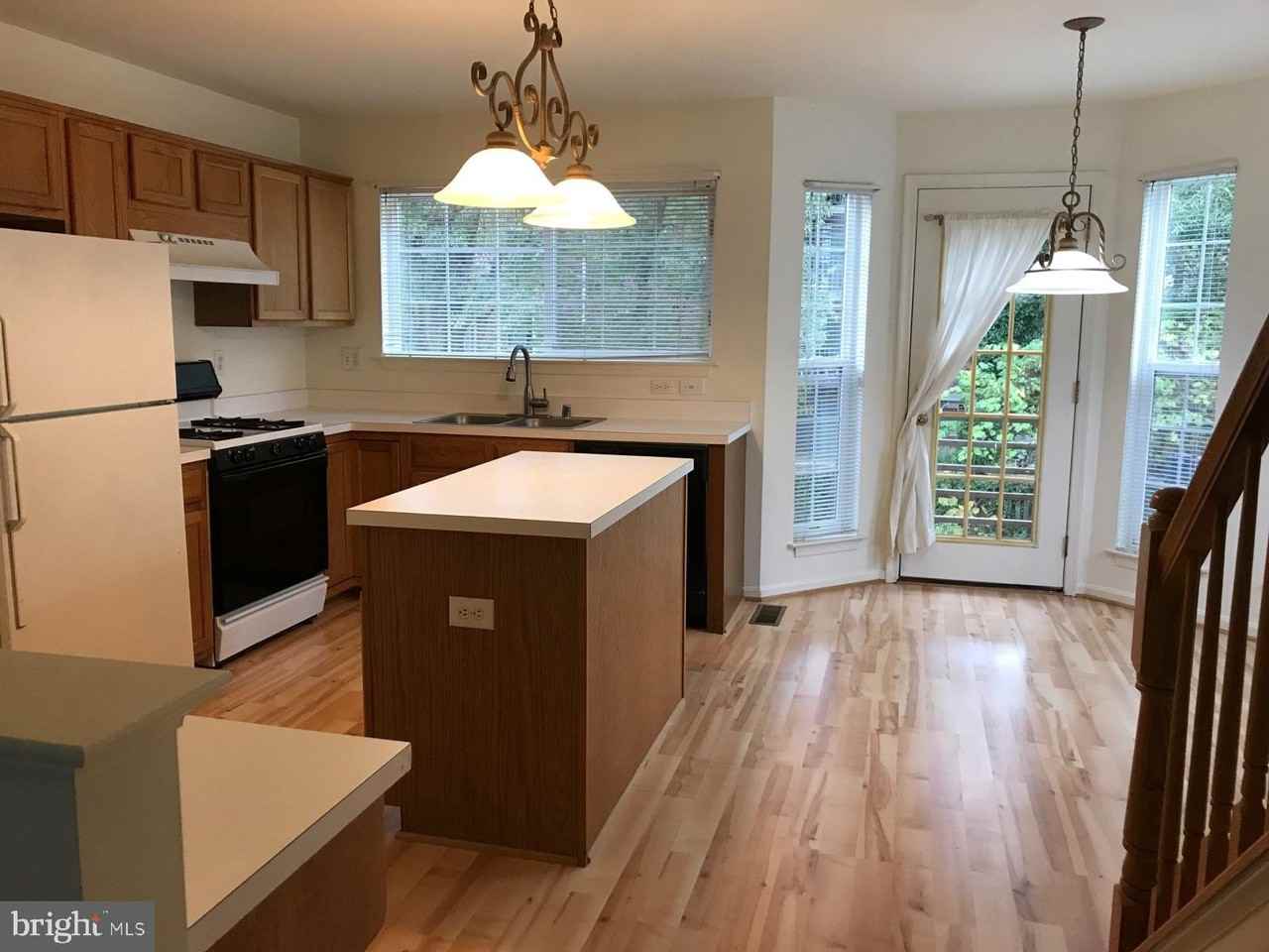 8535 Towne Manor Ct - Photo 5 of 31