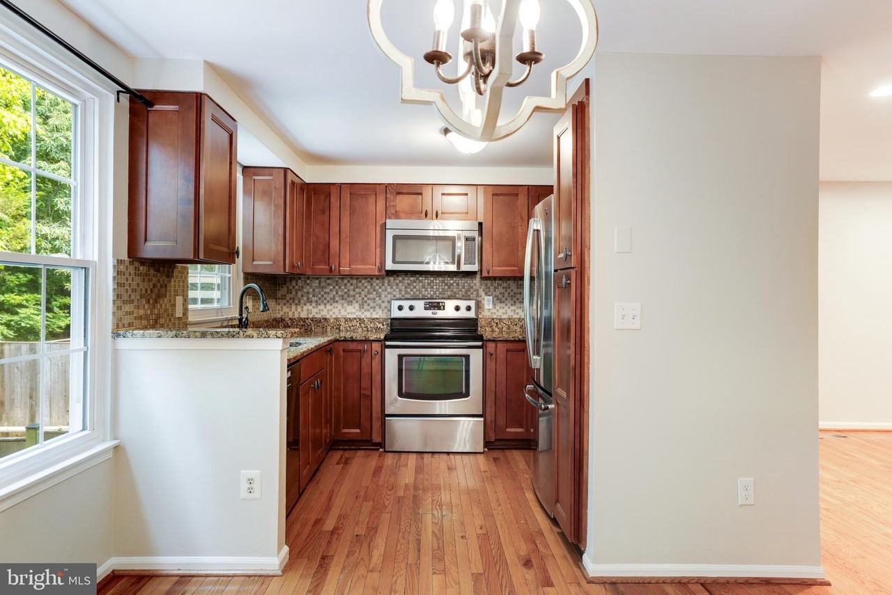 11774 Bayfield Ct - Photo 3 of 40