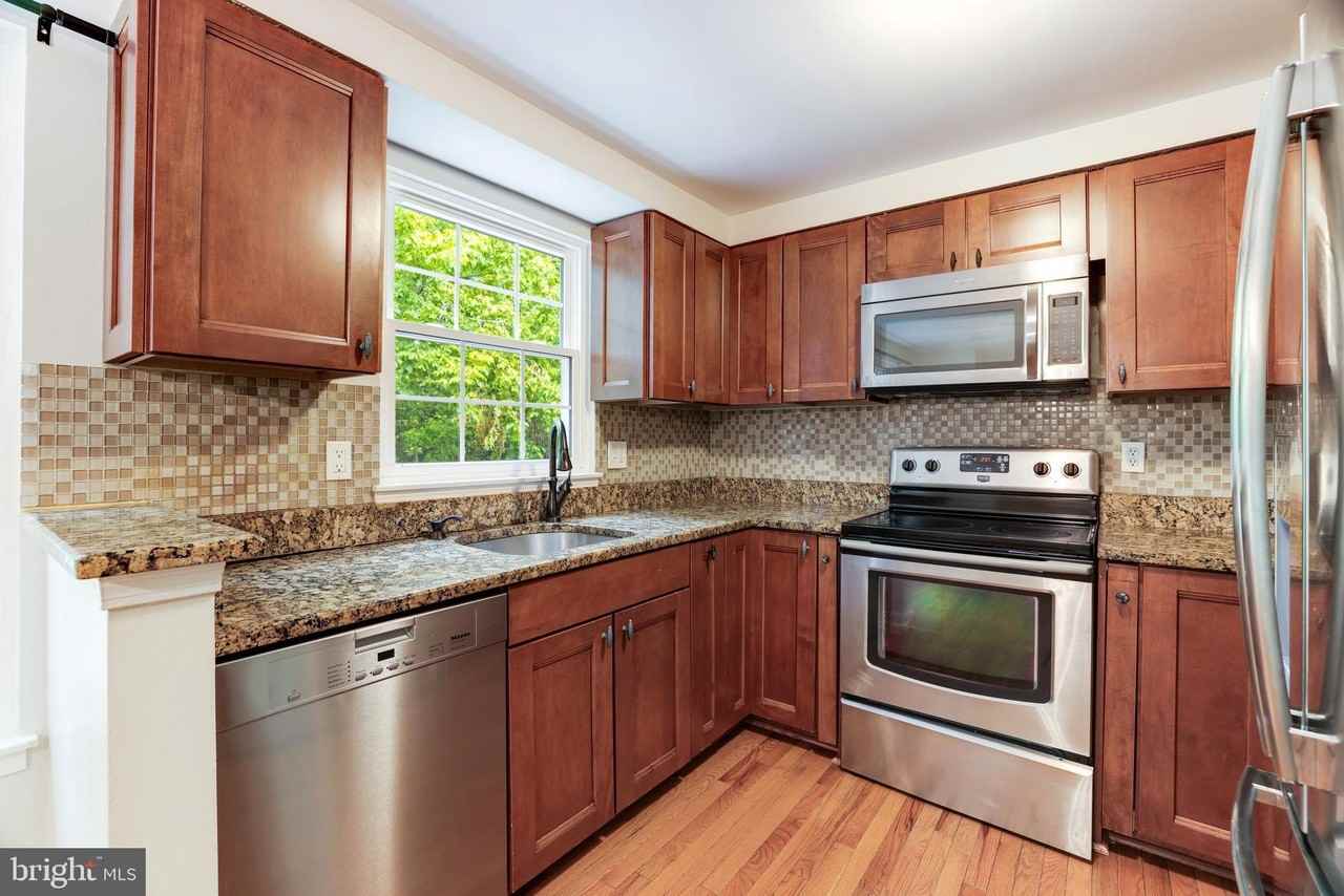 11774 Bayfield Ct - Photo 4 of 40