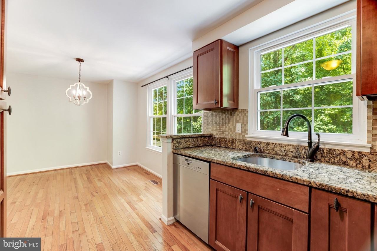 11774 Bayfield Ct - Photo 5 of 40