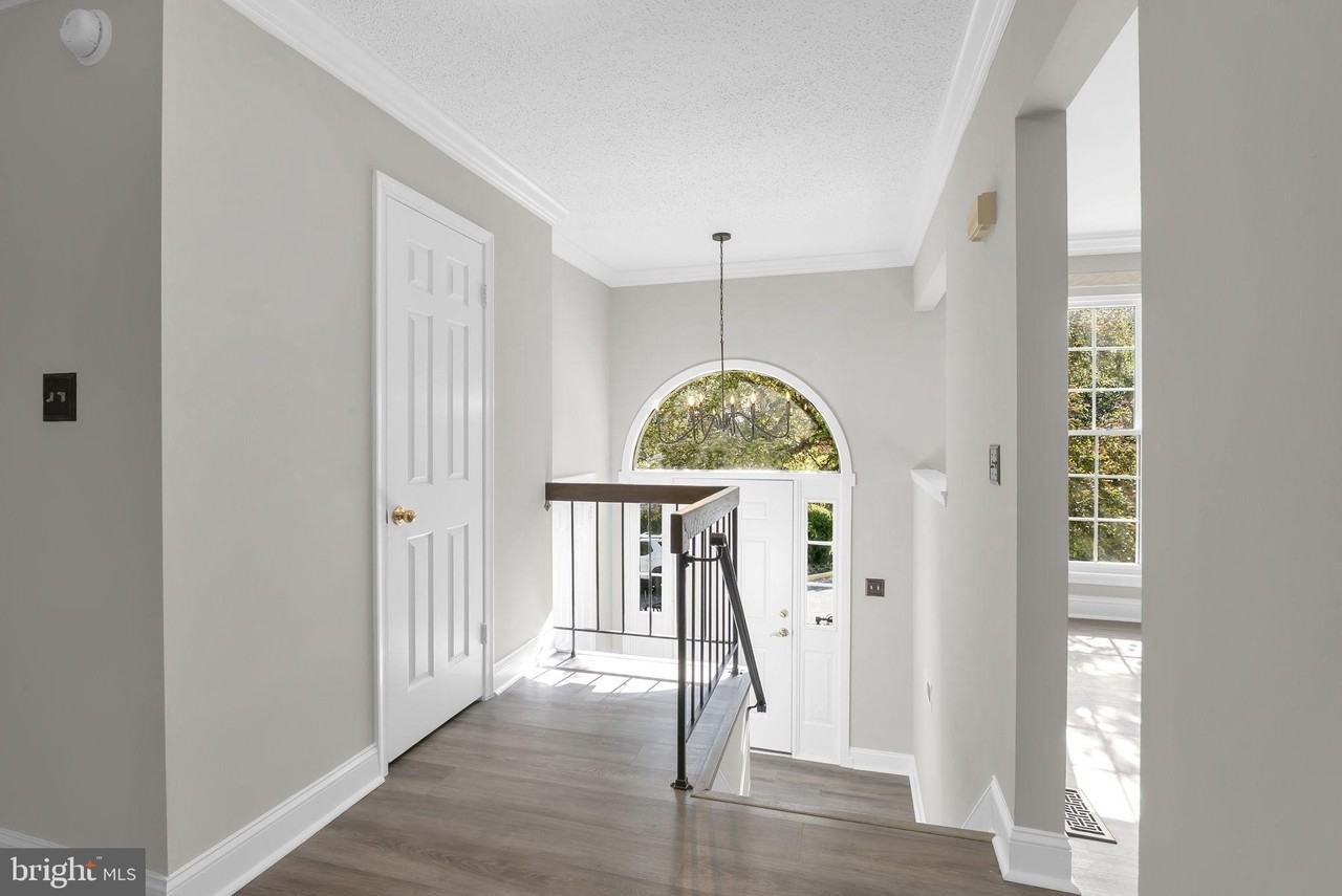 5824 Wye Oak Commons Ct - Photo 5 of 40