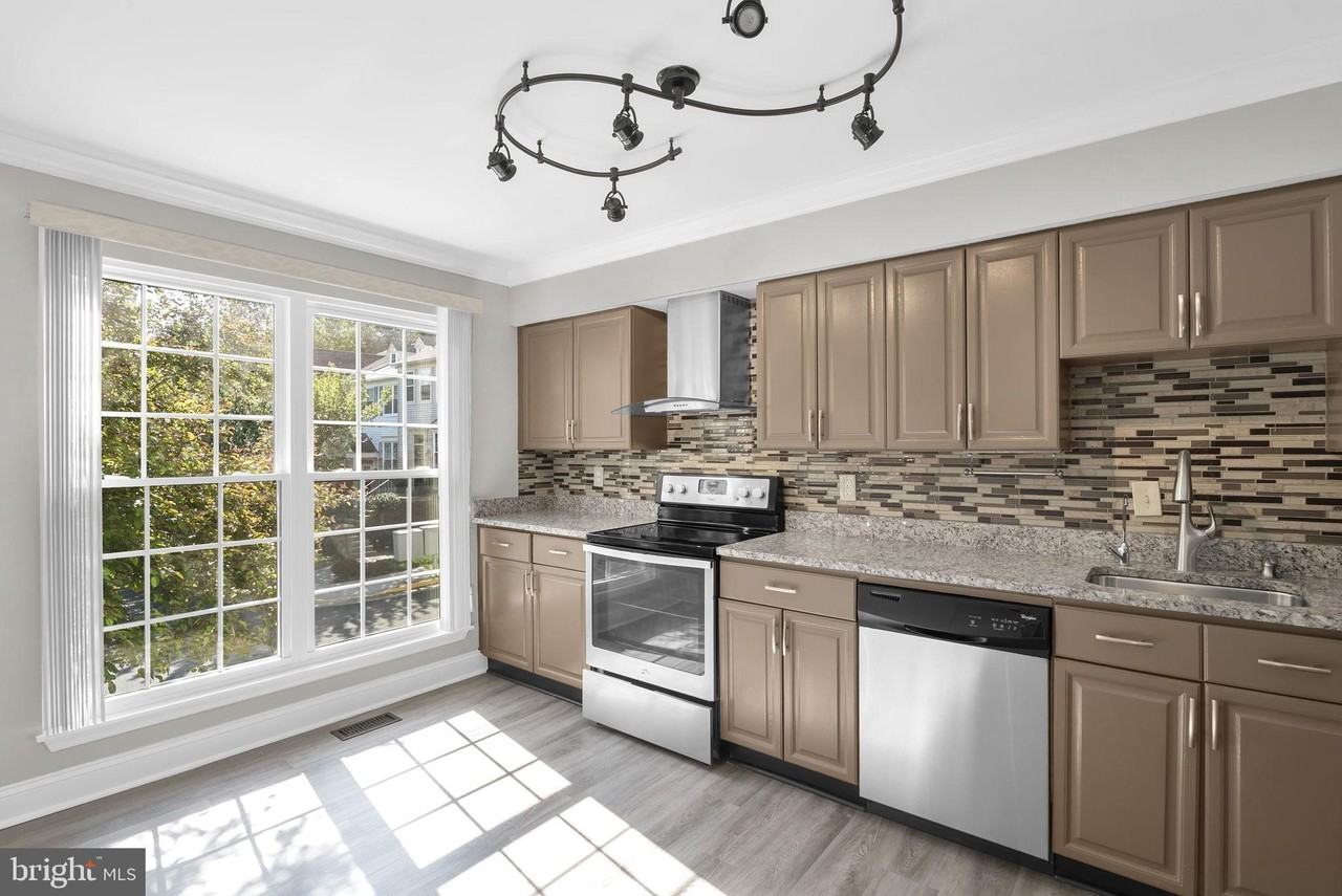 5824 Wye Oak Commons Ct - Photo 6 of 40