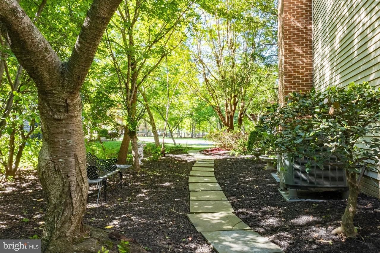 4705 Rippling Pond Dr - Photo 4 of 27