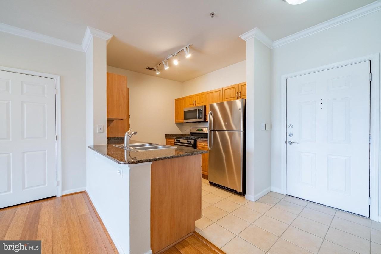 12929 Centre Park Cir #313 - Photo 3 of 39