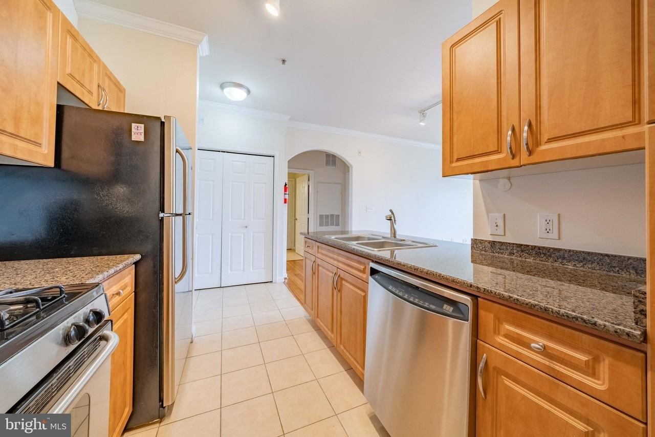 12929 Centre Park Cir #313 - Photo 5 of 39