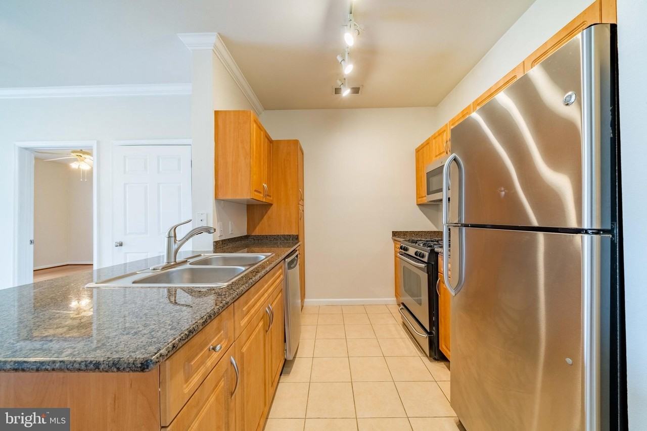 12929 Centre Park Cir #313 - Photo 6 of 39