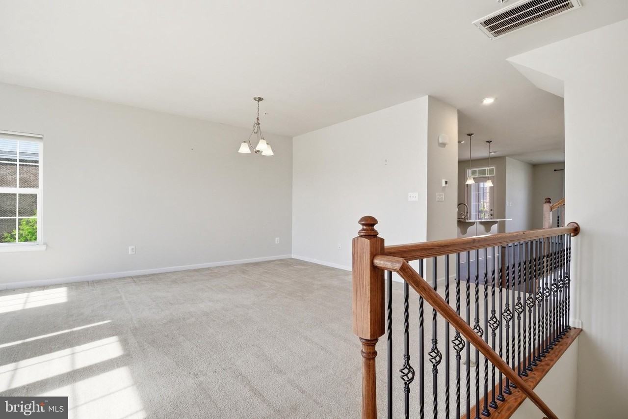 13735 Air And Space Museum Pkwy - Photo 2 of 40