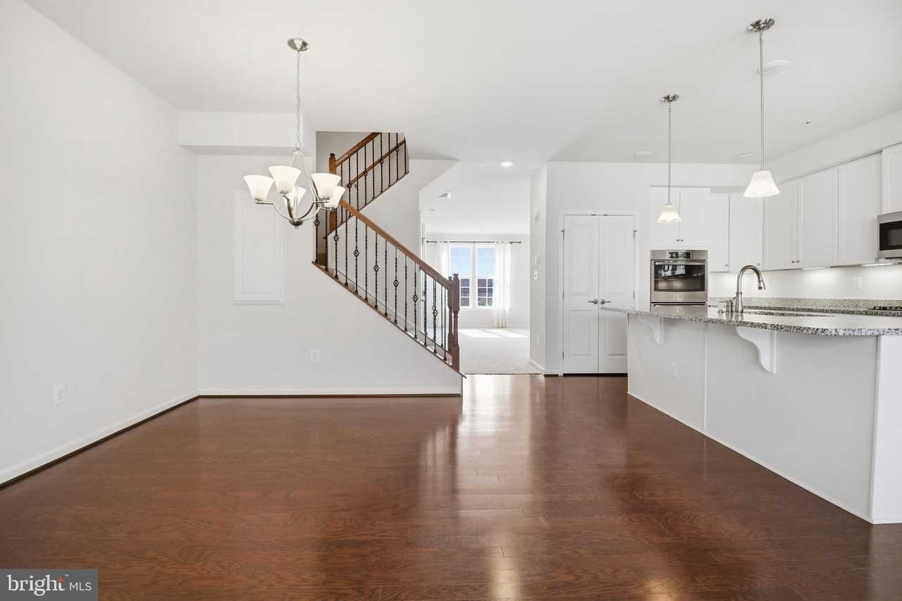 13735 Air And Space Museum Pkwy - Photo 3 of 40