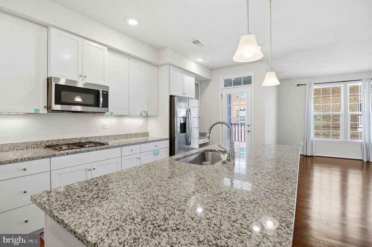 13735 Air And Space Museum Pkwy - Photo 7 of 40