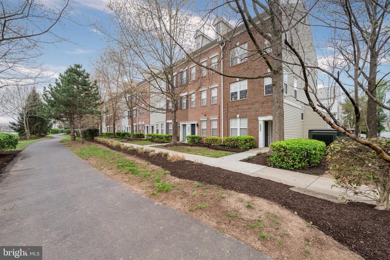 42461 Rockrose Sq - Photo 4 of 35