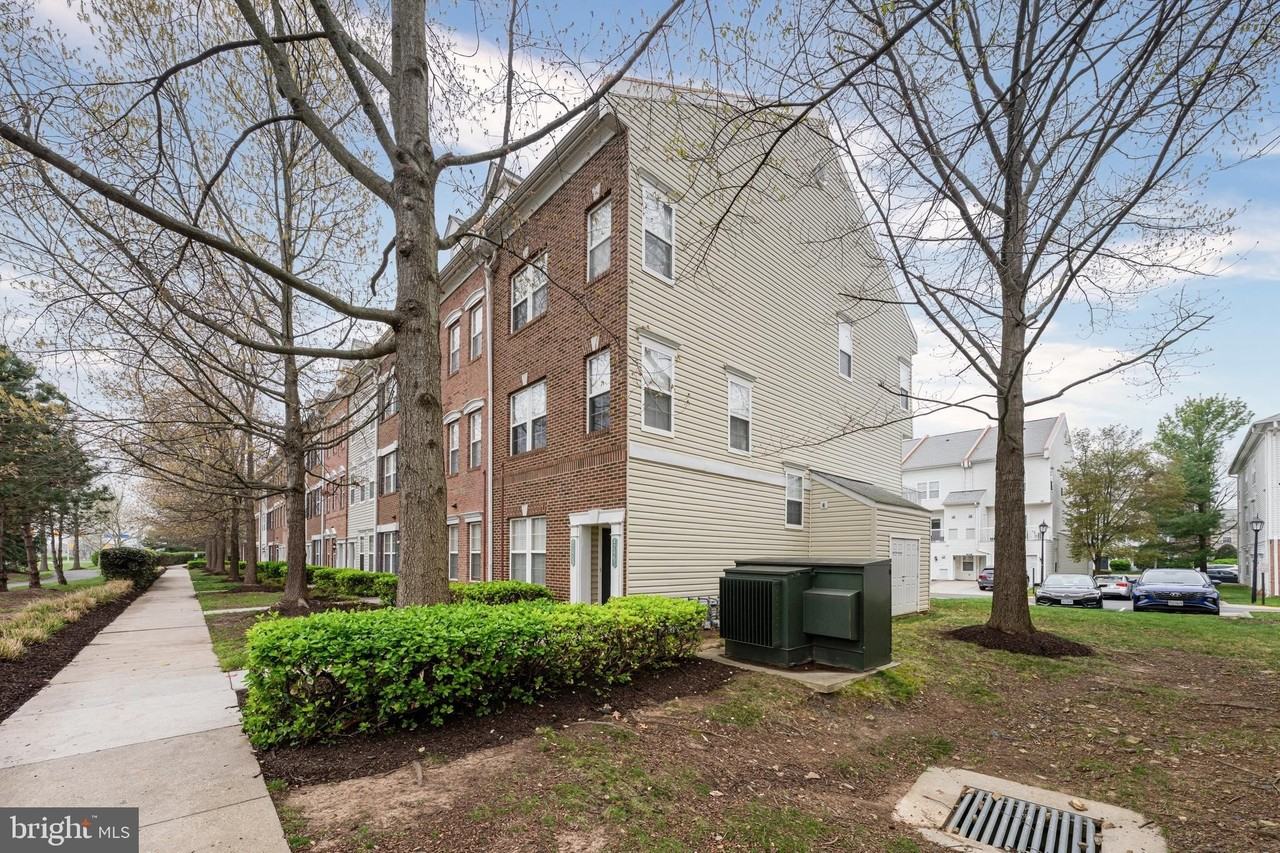 42461 Rockrose Sq - Photo 5 of 35