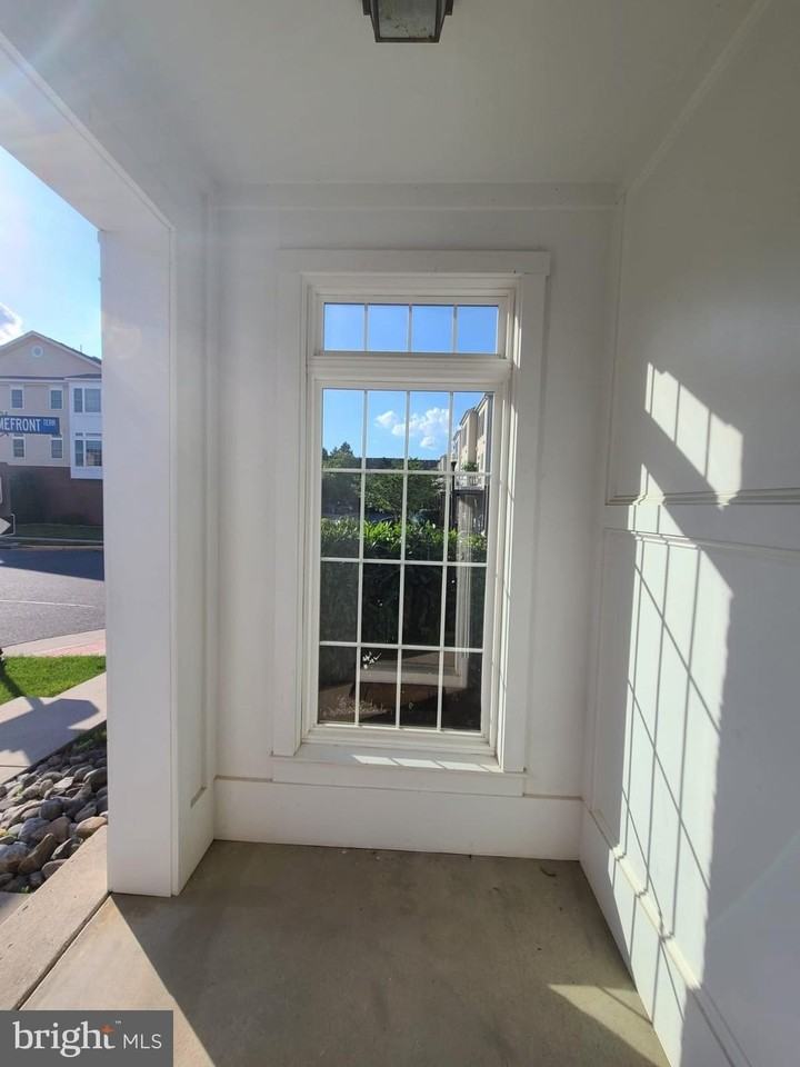 42625 Homefront Ter - Photo 3 of 32