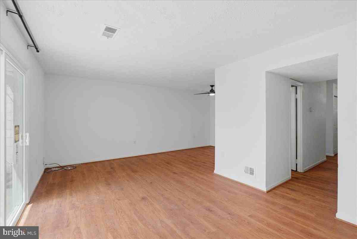 10177 Irongate Way - Photo 4 of 28