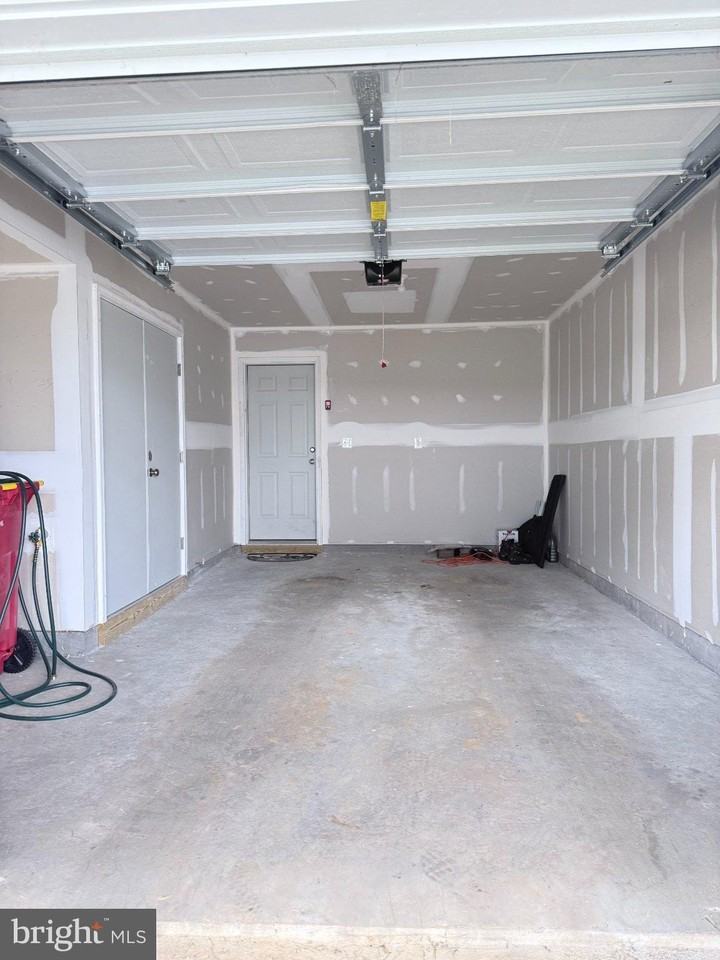 238 Coolidge Ave - Photo 3 of 17