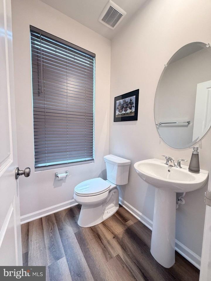 238 Coolidge Ave - Photo 6 of 17