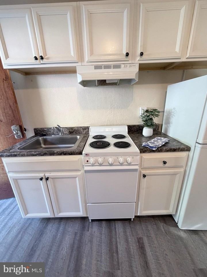 268 Wilkes St #9 - Photo 4 of 10