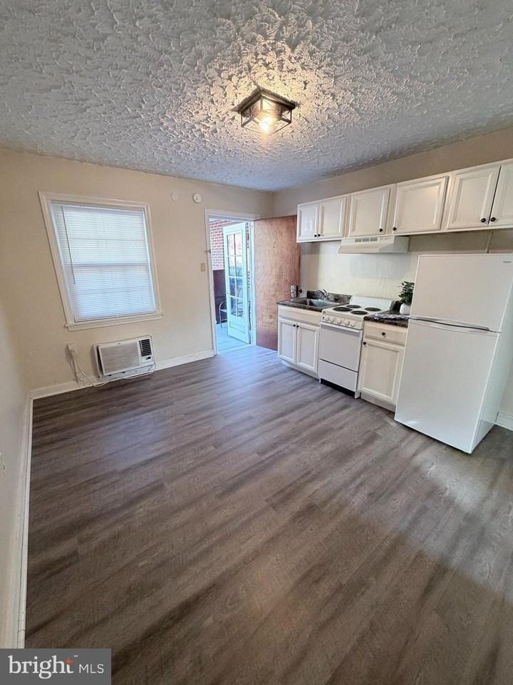 268 Wilkes St #9 - Photo 5 of 10