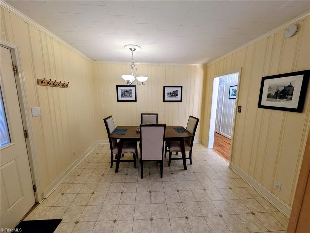 1126 Martin St - Photo 5 of 15