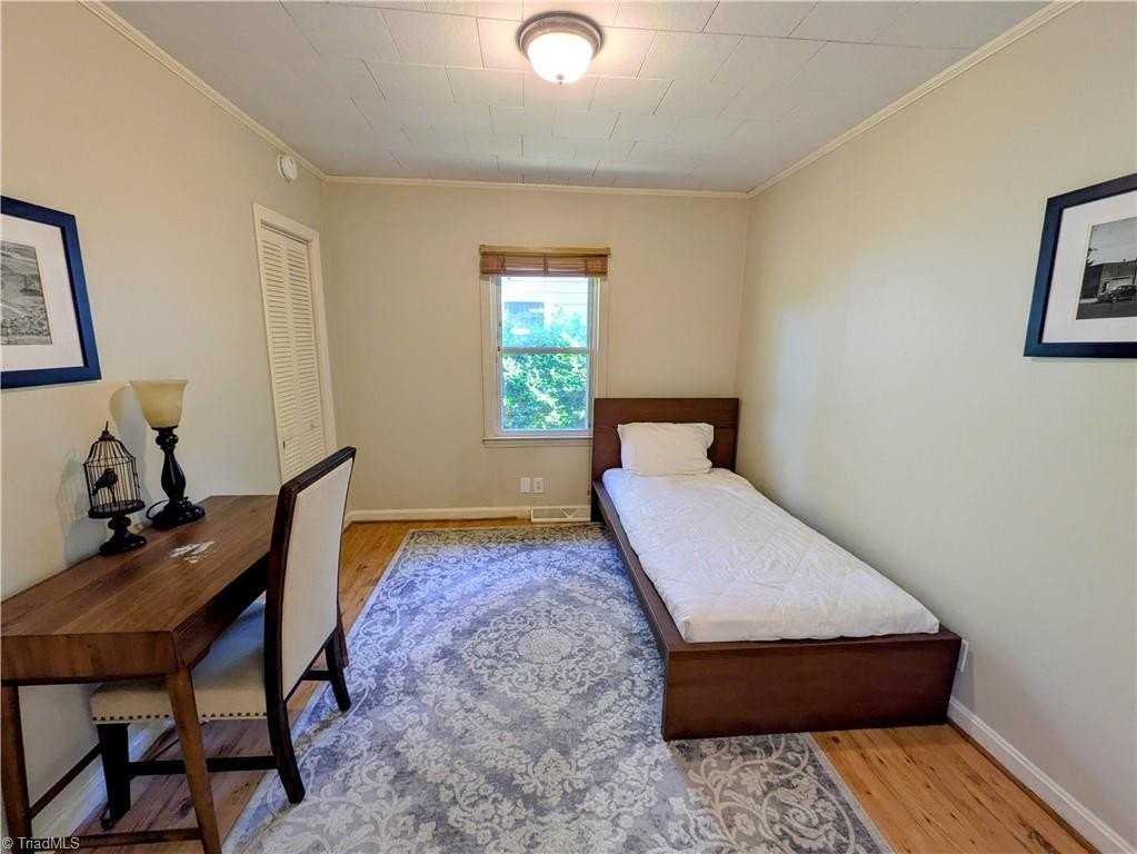 1126 Martin St - Photo 7 of 15