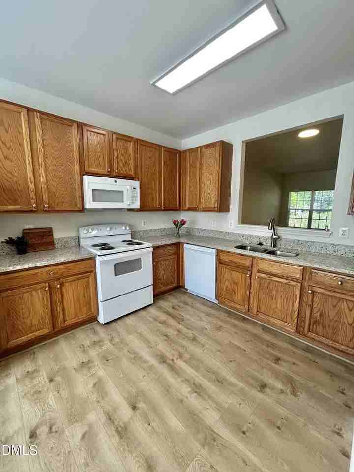 5014 Rainmaker Dr - Photo 3 of 13