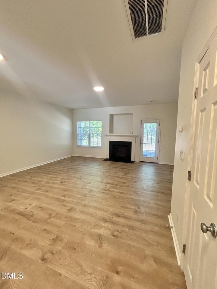 5014 Rainmaker Dr - Photo 5 of 13