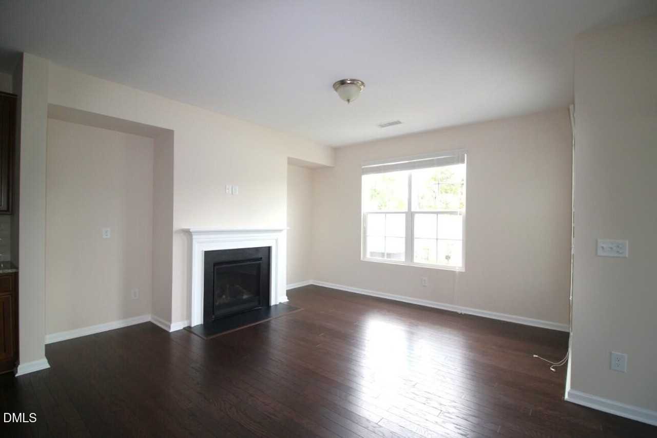 709 Crimson Sage Ln - Photo 5 of 17