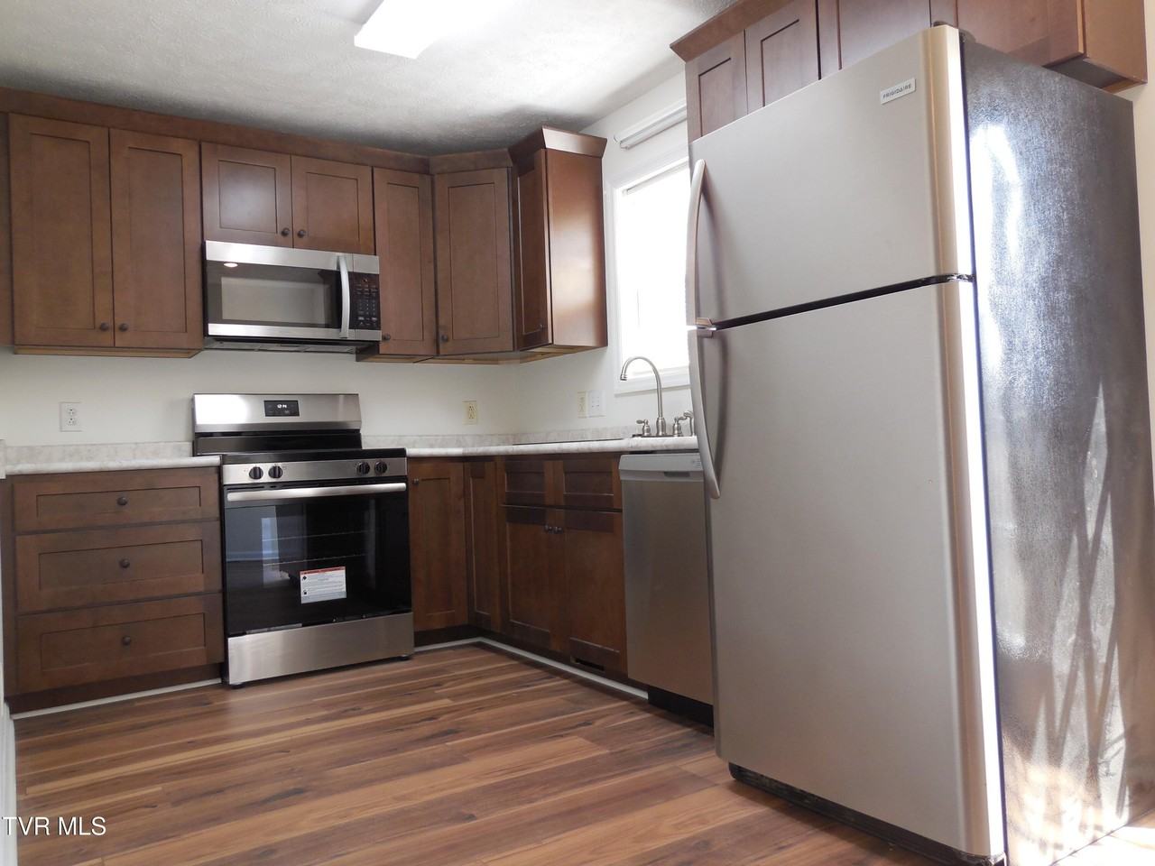 15 Lake Village Ct #15 - Photo 2 of 21