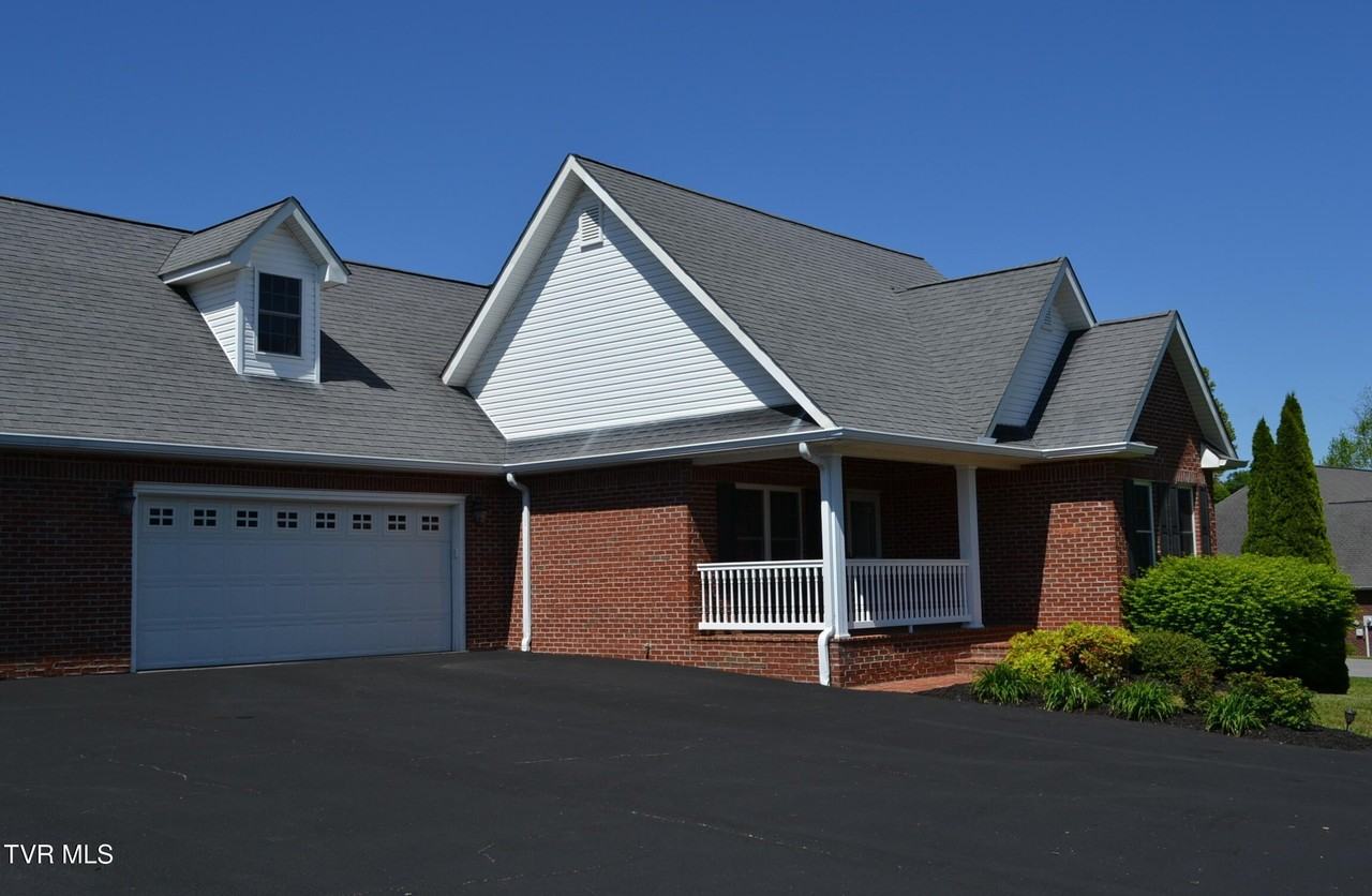 20299 Millbrook Dr #7B - Photo 2 of 27