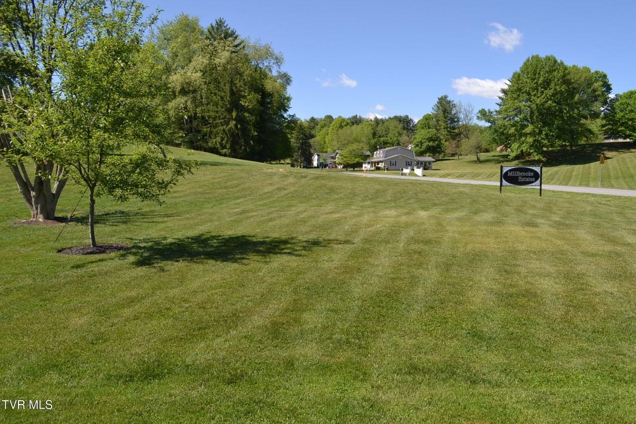 20299 Millbrook Dr #7B - Photo 6 of 27