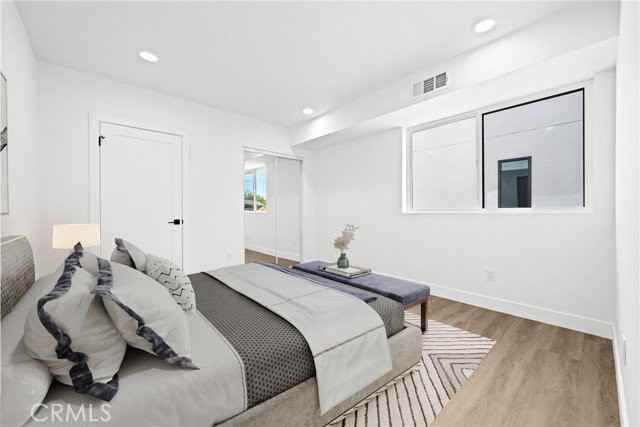 6704 Kester Ave - Photo 6 of 8