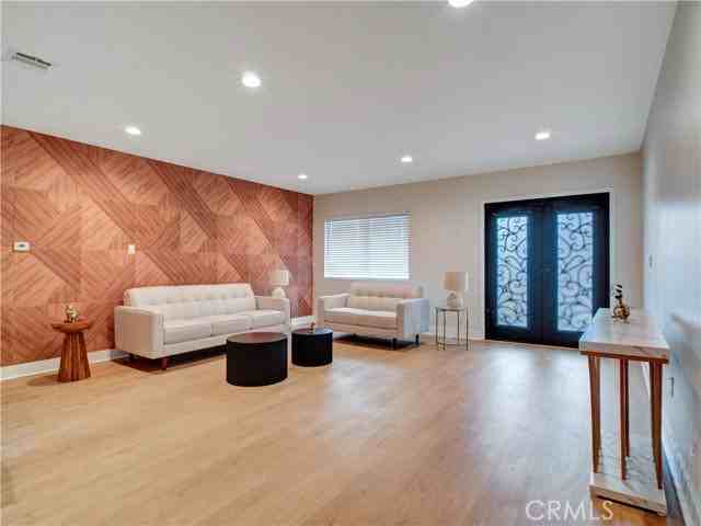 17961 Martha St - Photo 2 of 8