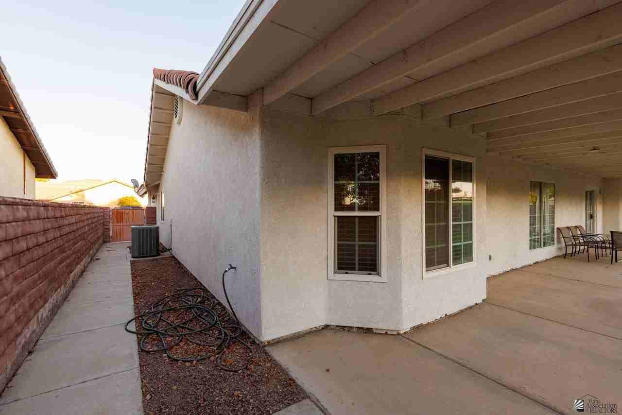 2250 S 23rd Dr - Photo 4 of 34