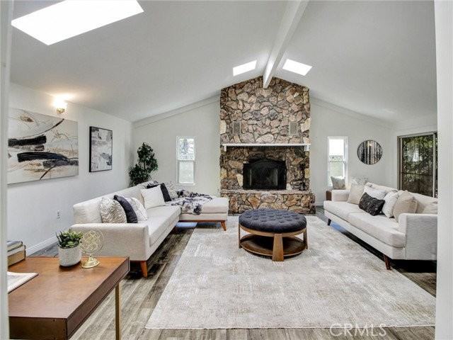 17815 Lysander Dr - Photo 2 of 8