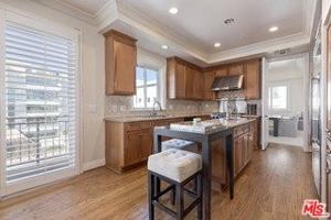 featured image of 132 S Maple Dr #PH4