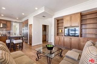 132 S Maple Dr #PH4 - Photo 2 of 6