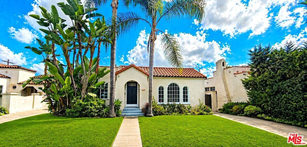 132 S La Peer Dr - Photo 2 of 8