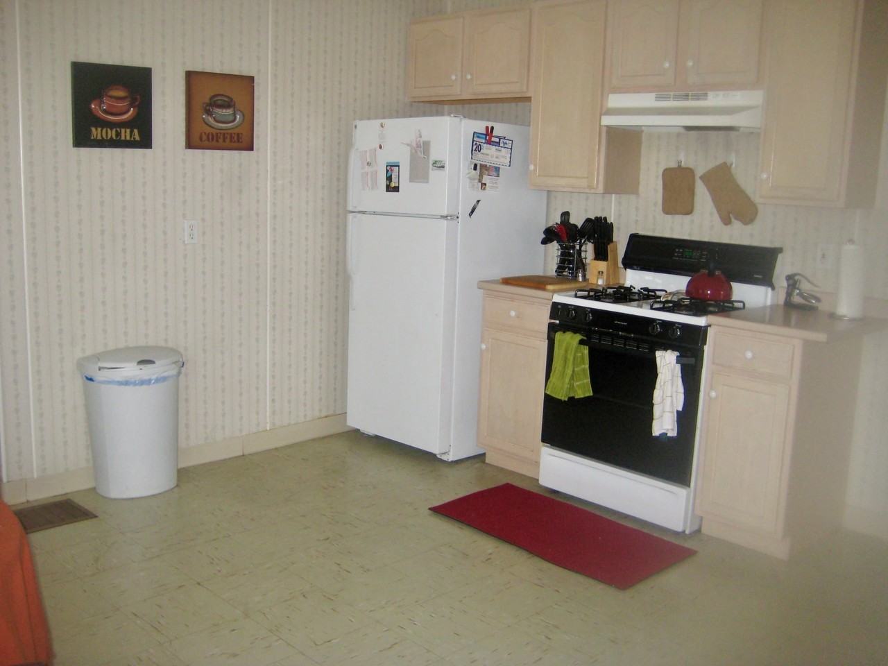 141 Whitwell St #1 - Photo 4 of 10