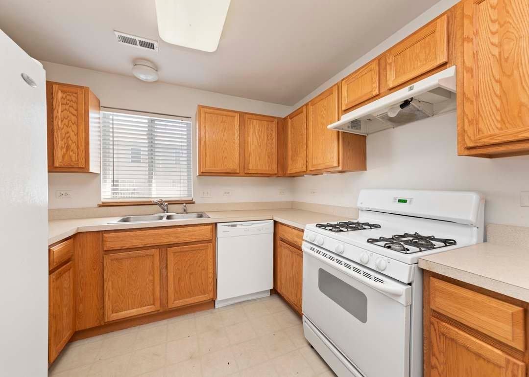 2611 Canyon Dr - Photo 2 of 13