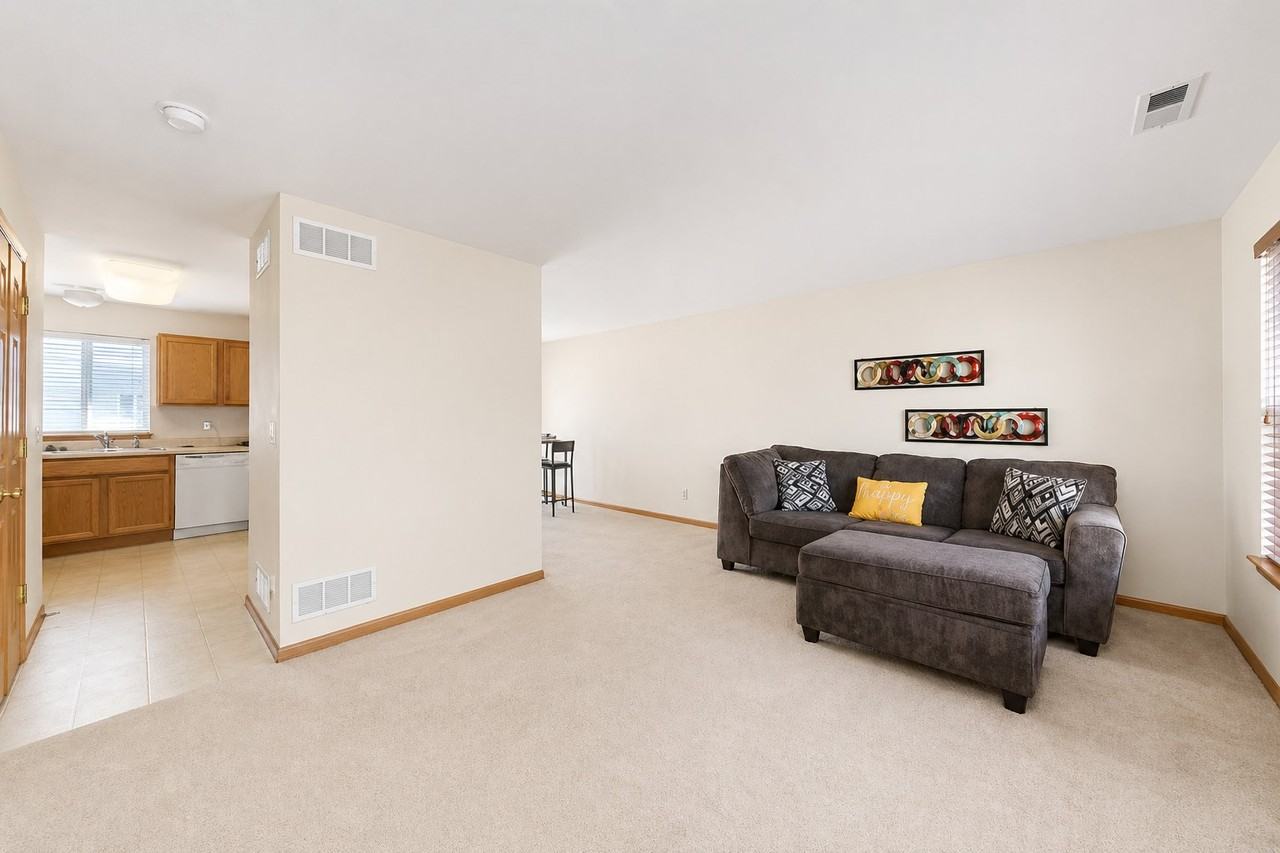 2611 Canyon Dr - Photo 4 of 13