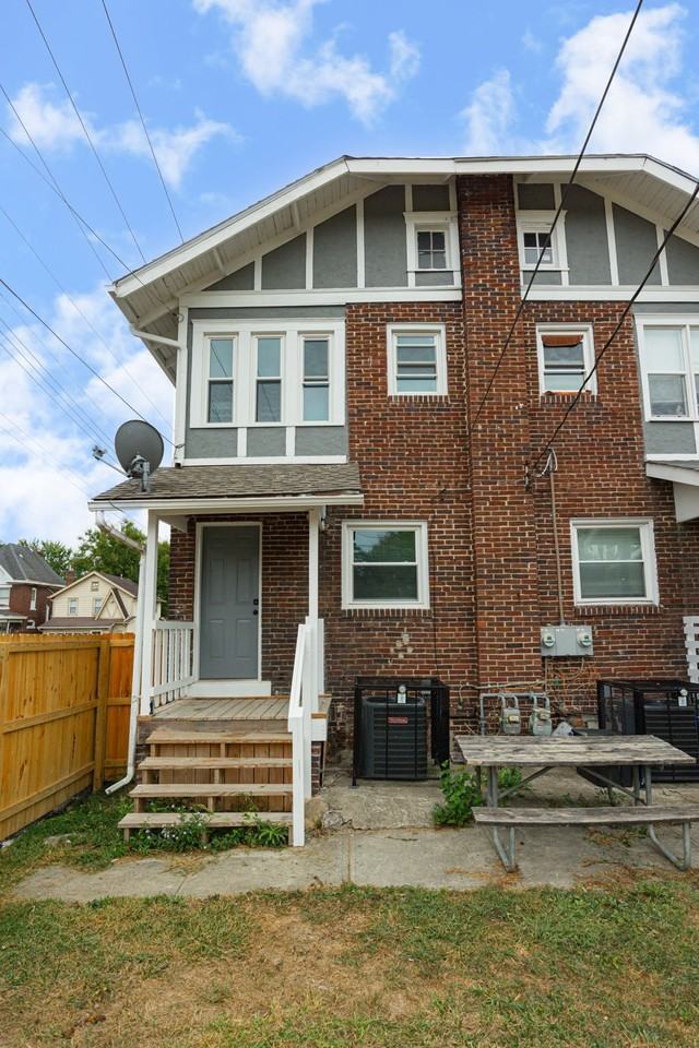 962 S Ohio Ave - Photo 3 of 50