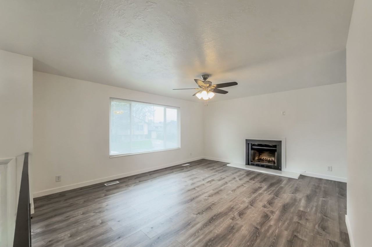 4381 S Wildrose Dr - Photo 2 of 15