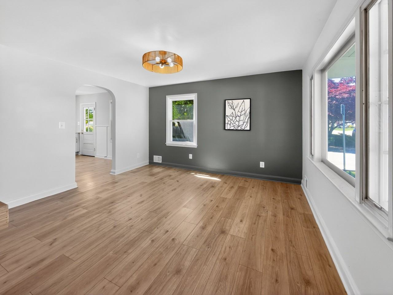 101 Elinor Ave - Photo 3 of 20